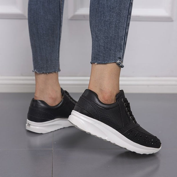 Damen Sportliche Sneakers mit Glitzerelementen und ergonomischer Sohle W&W