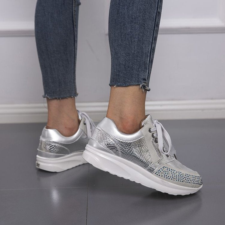 Damen Sportliche Sneakers mit Glitzerelementen und ergonomischer Sohle W&W