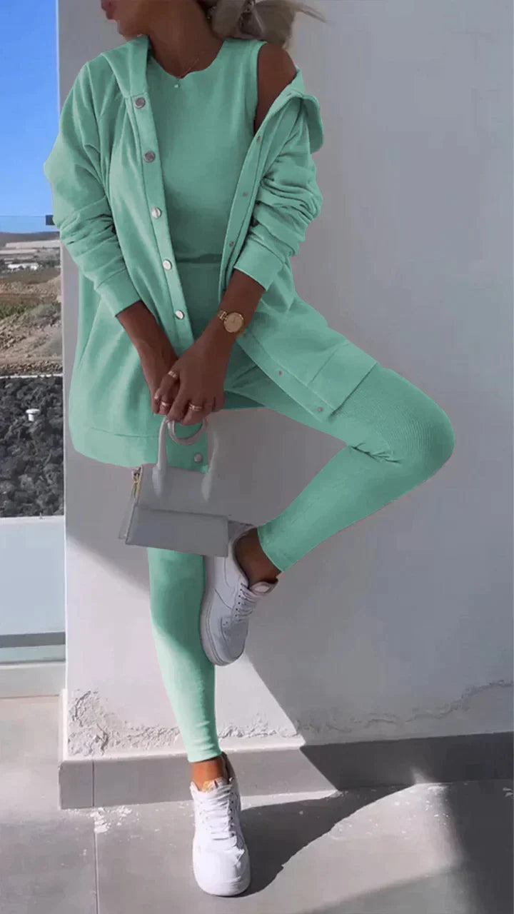 W&W Mode - Dreiteiliges Set bestehend aus einer Strickjacke mit Kapuze, einem Oberteil und einer Hose