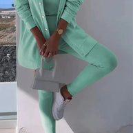 W&W - Dreiteiliges Set bestehend aus einer Strickjacke mit Kapuze, einem Oberteil und einer Hose