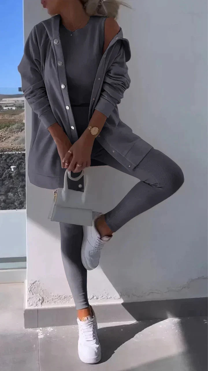 W&W Mode - Dreiteiliges Set bestehend aus einer Strickjacke mit Kapuze, einem Oberteil und einer Hose