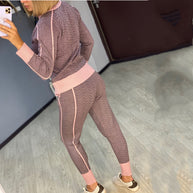 Damen sportliches und modernes Freizeitset mit kontrastierenden Mustern WW