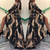Damen Asymmetrisches Maxikleid mit elegantem Barockmuster und tiefem Schlitz W&W Mode