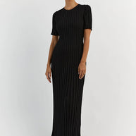 WW-Strickkleid mit schmaler Taille und Streifenmuster