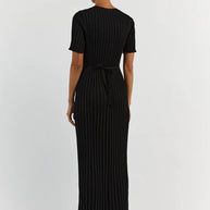WW-Strickkleid mit schmaler Taille und Streifenmuster