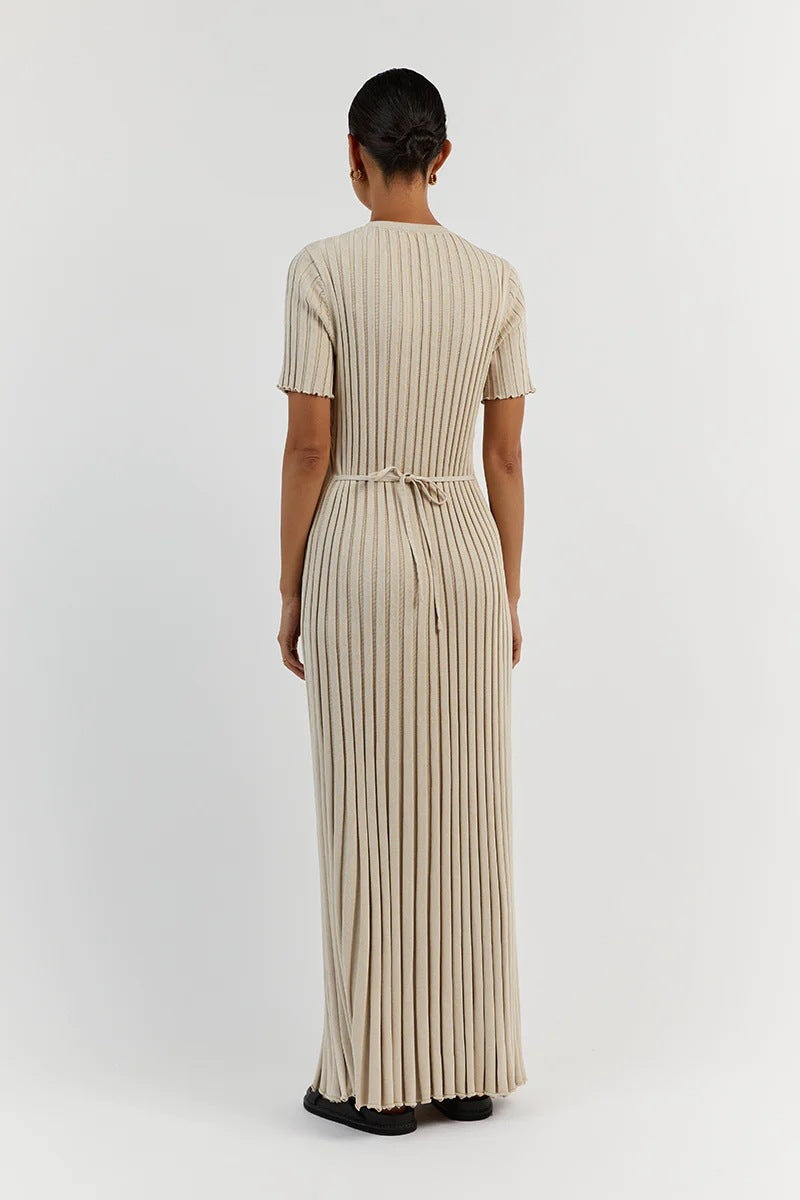 WW-Strickkleid mit schmaler Taille und Streifenmuster