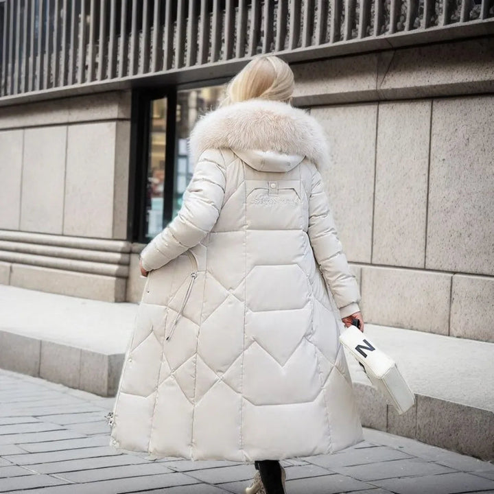 Langer Wintermantel mit Pelzkapuze