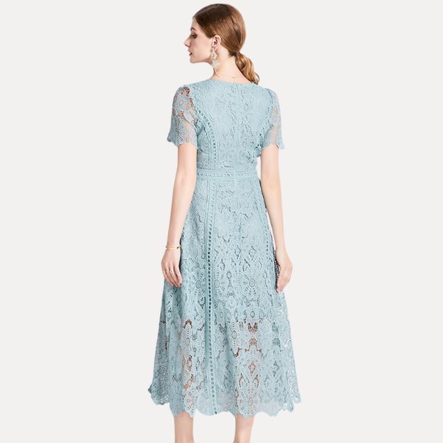 WW | Raffiniertes Spitzen-Midikleid mit Taillenbetonung