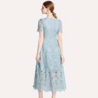 WW | Raffiniertes Spitzen-Midikleid mit Taillenbetonung