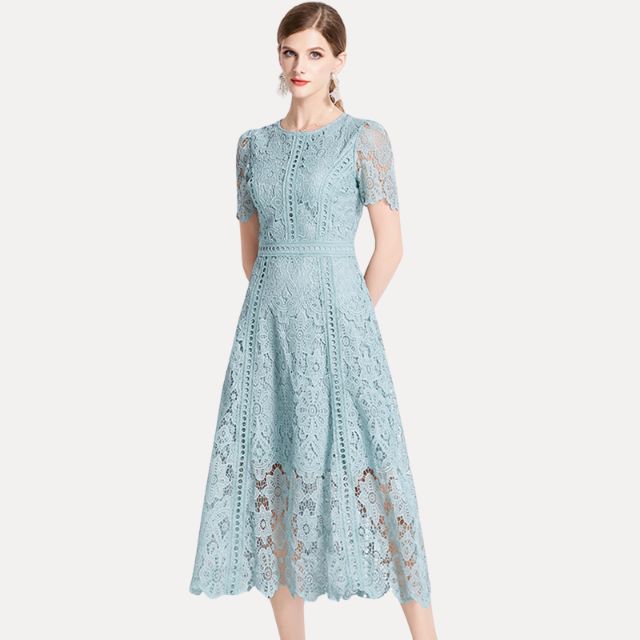 W&W Mode | Raffiniertes Spitzen-Midikleid mit Taillenbetonung