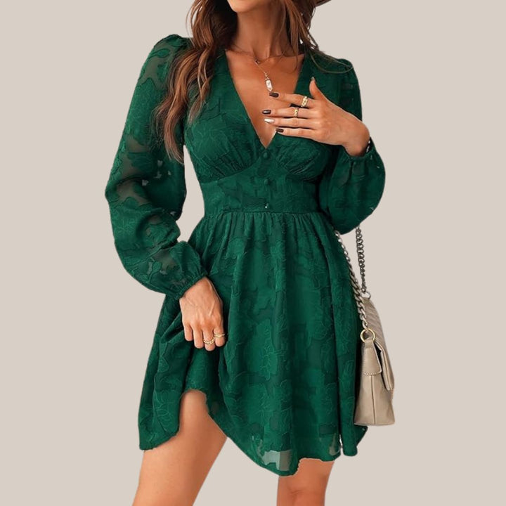 W&W Mode | Schickes Langarmkleid mit tiefem V-Ausschnitt