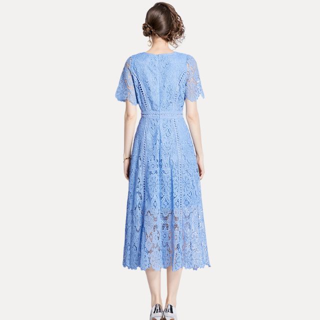 W&W Mode | Raffiniertes Spitzen-Midikleid mit Taillenbetonung