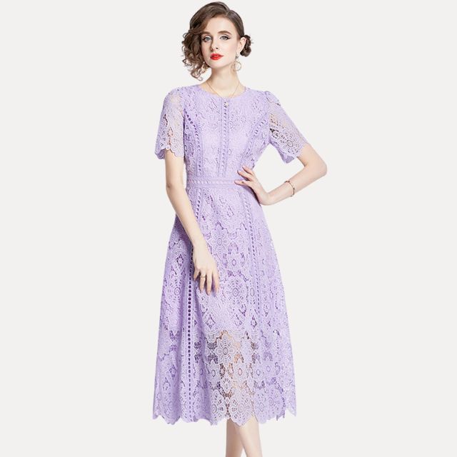 WW | Raffiniertes Spitzen-Midikleid mit Taillenbetonung