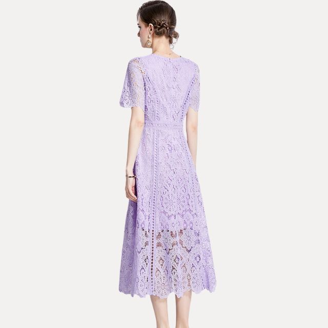 W&W Mode | Raffiniertes Spitzen-Midikleid mit Taillenbetonung