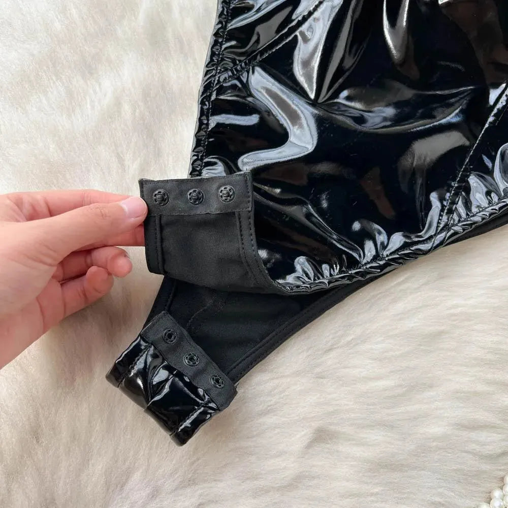 WW | Body Donna made of PU leather with V-neck