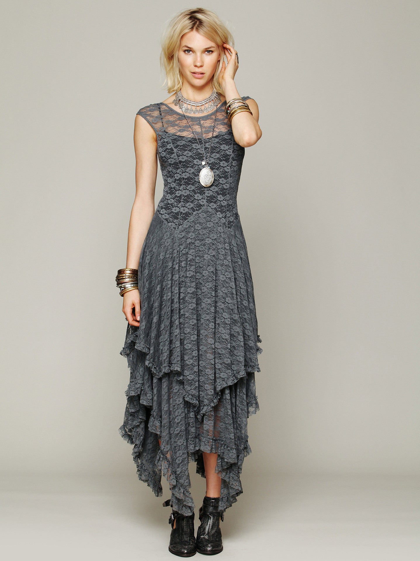 Damen Spitzen-Maxikleid mit lässigem Volantdesign und tiefem V-Ausschnitt WW