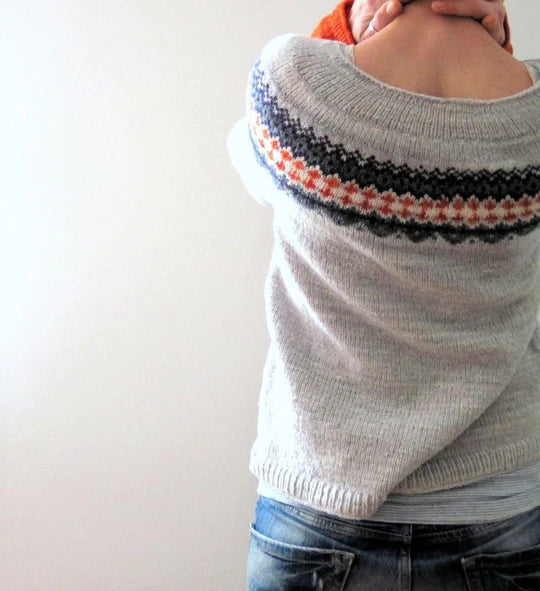 W&W Mode - Grauer Pullover im Boho-Stil