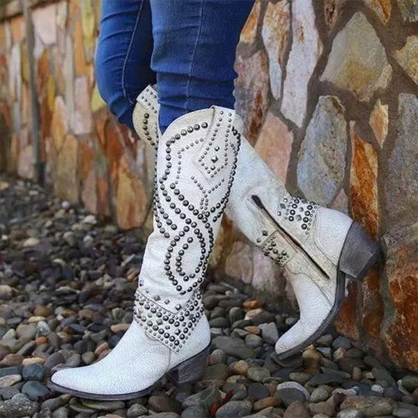 W&W Mode - Hohe Stiefel Mit Metallnieten Und Kobigem Absatz