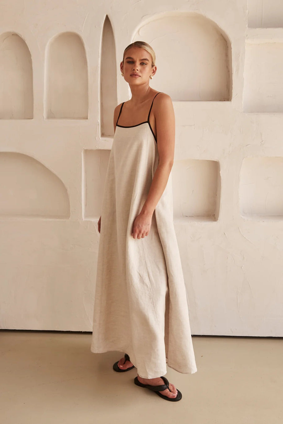 WW | Langes Leinenkleid Im Kontrast