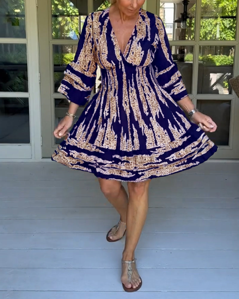 Kleid mit V-Ausschnitt und 3/4-Ärmeln