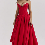 Trägerloses plissiertes Kleid mit V-Ausschnitt