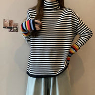 Gestreifte Pulli mit hohem Halsauschnitt