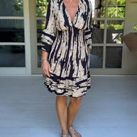 Kleid mit V-Ausschnitt und 3/4-Ärmeln