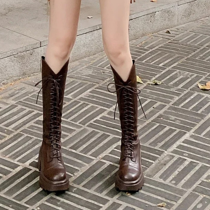 Damen hohe Stiefel mit Schnürung und robustem Absatz