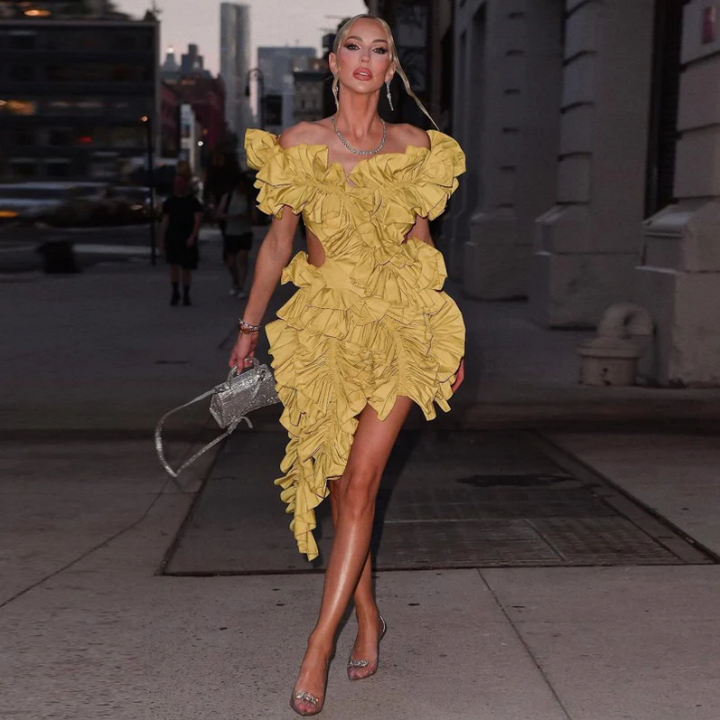 Damenkleid mit asymmetrischem Stufenschnitt