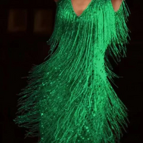 Dazzling Diva Kleid mit Pailletten und Quasten