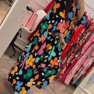 Noa - Lässiges Kleid mit Trompetenärmeln und Blumenmuster