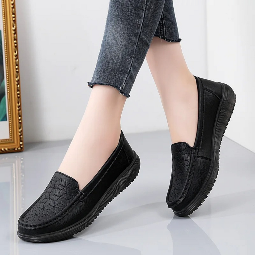 W&W Mode – Damen-Loafer aus Leder mit Reliefmuster