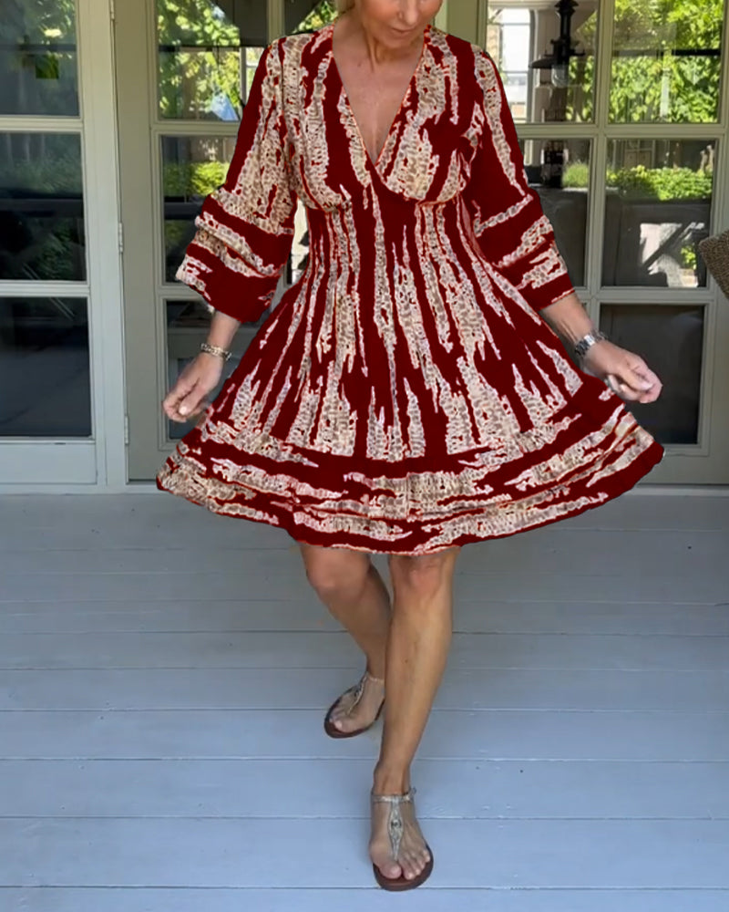 Kleid mit V-Ausschnitt und 3/4-Ärmeln