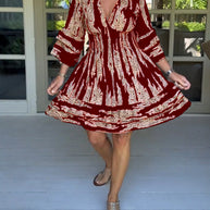 Kleid mit V-Ausschnitt und 3/4-Ärmeln