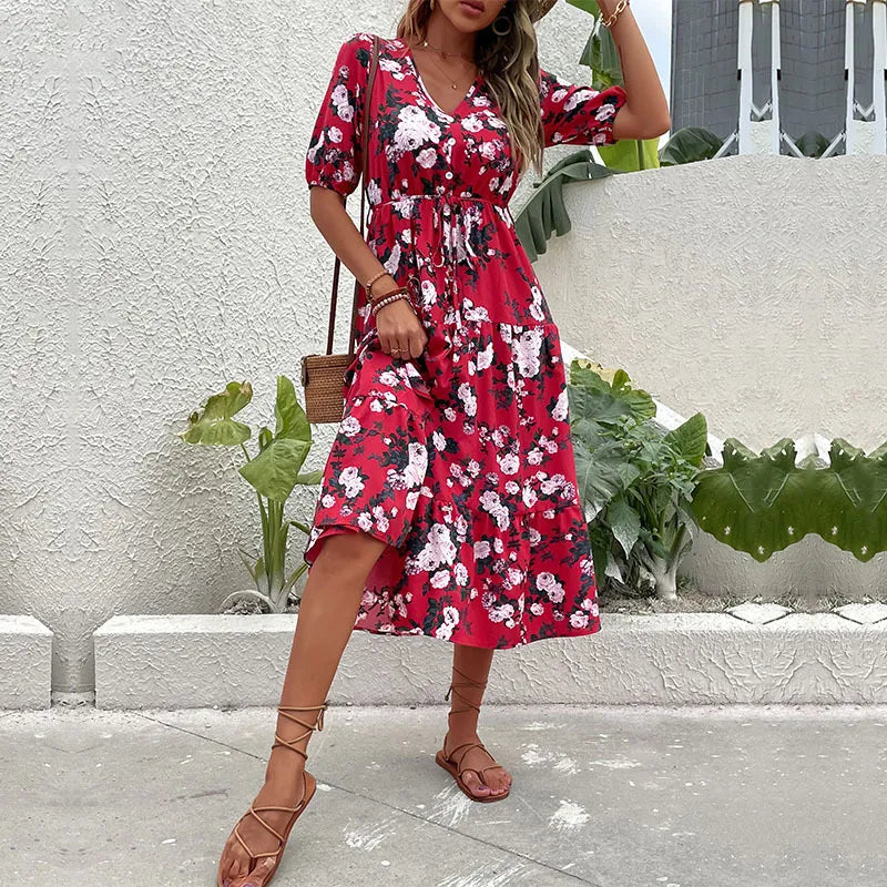 WW | Bella: Kleid mit V-Ausschnitt, Blumenmuster und Band Taille
