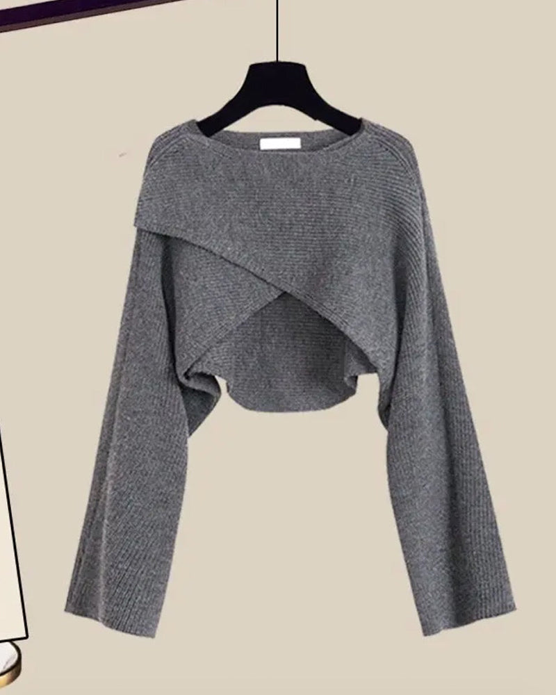 WW | Top mit Querliegendem Design, Weißes Hemd und Graue Hosen