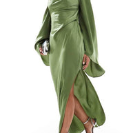 WW | Zayla Satin Asymmetrisches Ein Schulter Glockenärmel Schlitz Maxi Kleid