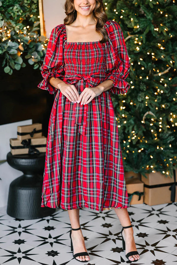 WW | Christmas Bedeutet Mehr Plaid Smocket Midi Kleid