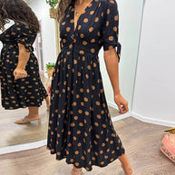 Kleid mit tiefem V-Ausschnitt und Polka Dots
