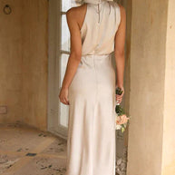 WW | Elegantes Brautjungfernkleid Mit Langem Neckholder Aus Satin