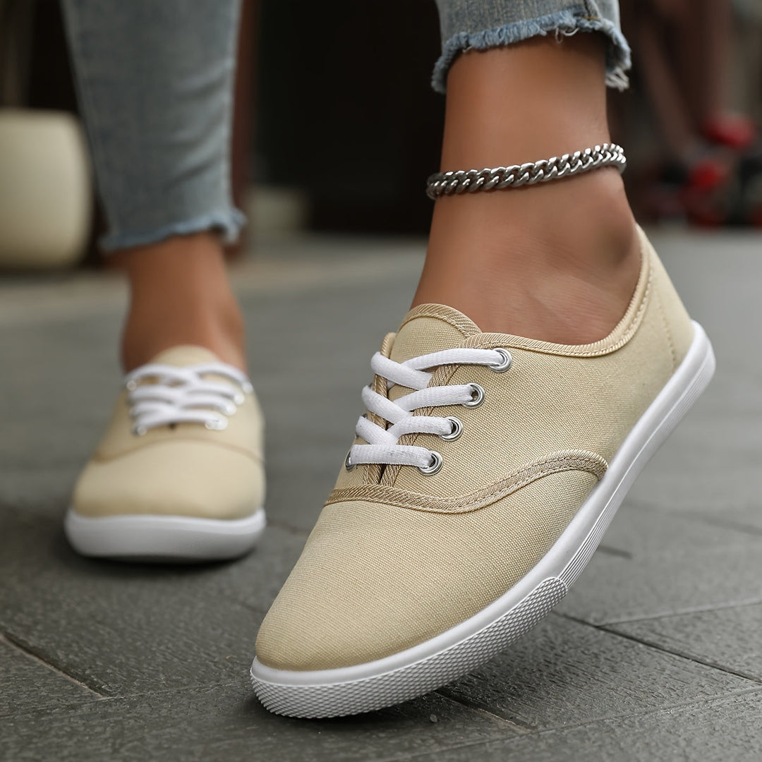 W&W Mode | Bequeme Niedrige Canvas Sneakers in Weiß