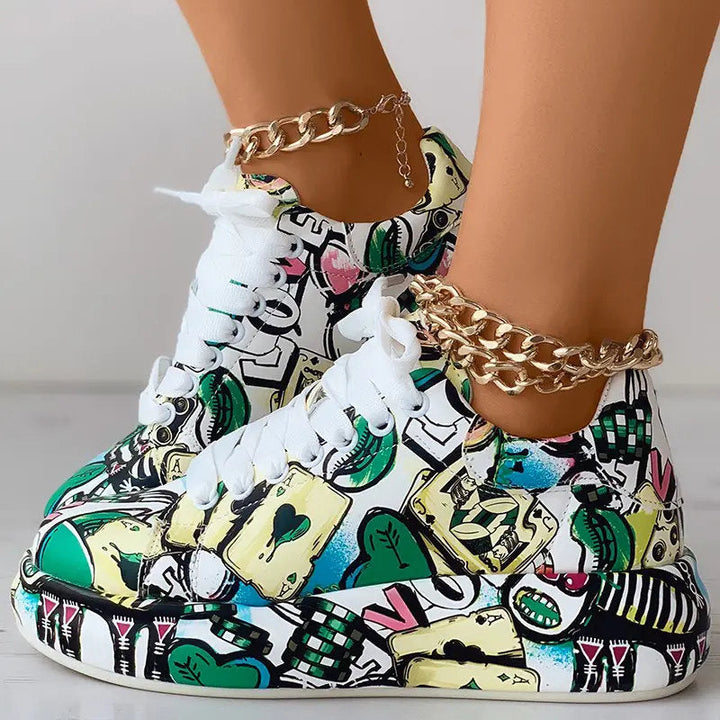 W&W Mode | Lässige Sneakers im Graffiti-Stil für Frauen
