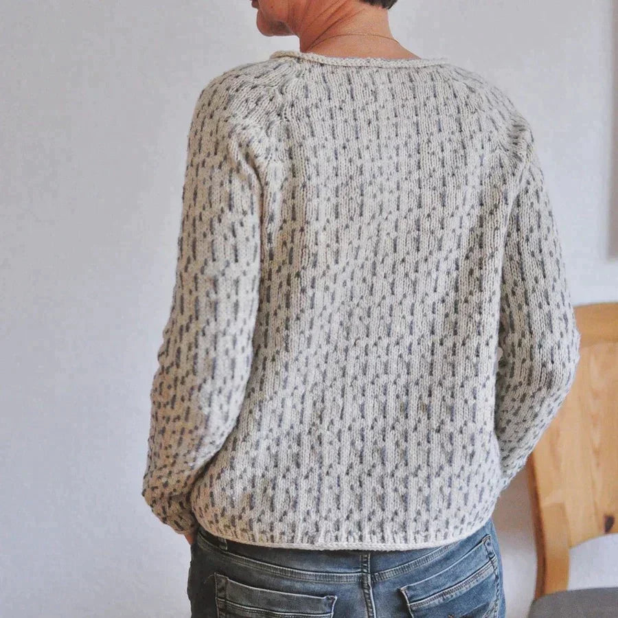 Eleganter grauer Pullover mit Bootsausschnitt
