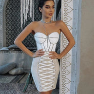 WW | Bodycon-Bandagenkleid mit Kettenakzente