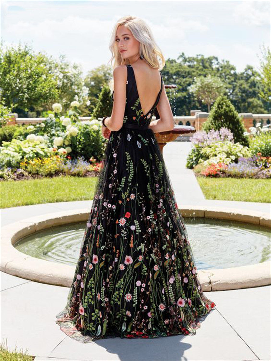W&W Mode | Fabulous Ärmelloses besticktes Kleid