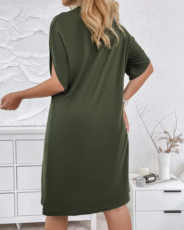W&W Mode  - Lässig schickes Minikleid mit V-Ausschnitt in Olivgrün | Vielseitiges V-Ausschnitt Minikleid für jeden Anlass