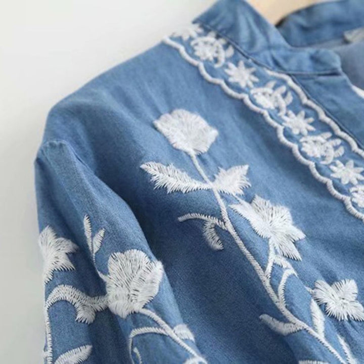Damen-Bluse mit Blumenstickerei und durchgehender Knopfleiste