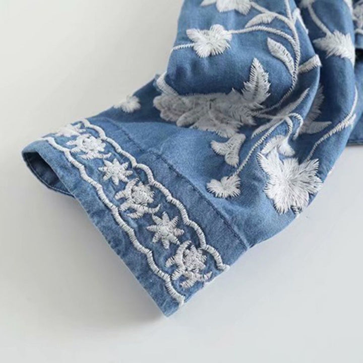 Damen-Bluse mit Blumenstickerei und durchgehender Knopfleiste