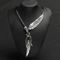 WW | Goldene Feder Halskette Im Boho Stil
