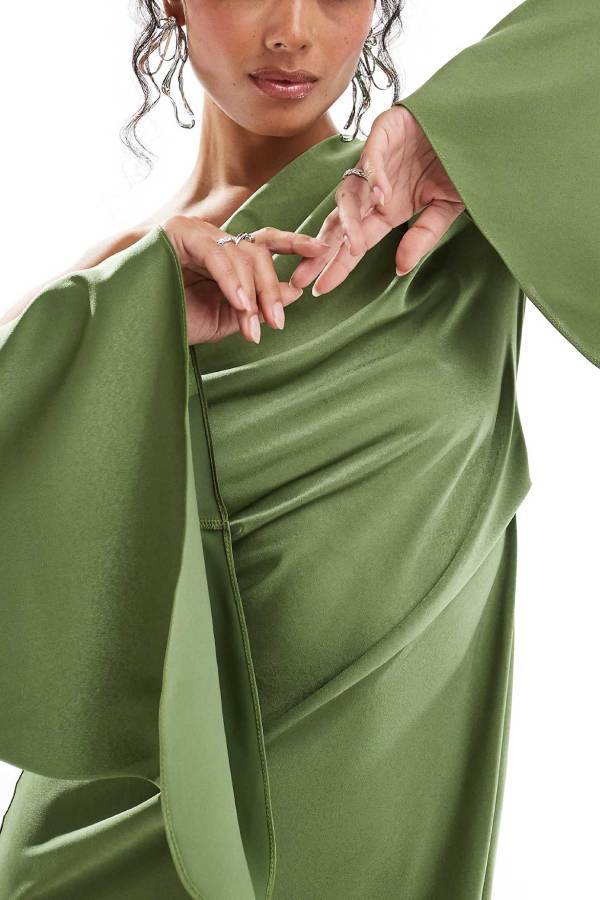 WW | Zayla Satin Asymmetrisches Ein Schulter Glockenärmel Schlitz Maxi Kleid